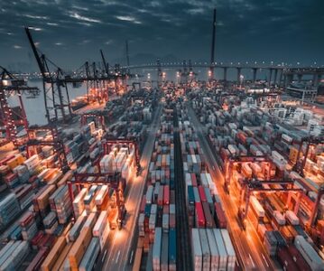 What is the organizational structure and management system of China Customs?
