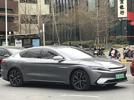 BYD Tang EV vs NIO ES6: Cuộc chiến về hiệu suất, Lái xe thông minh và An toàn pin