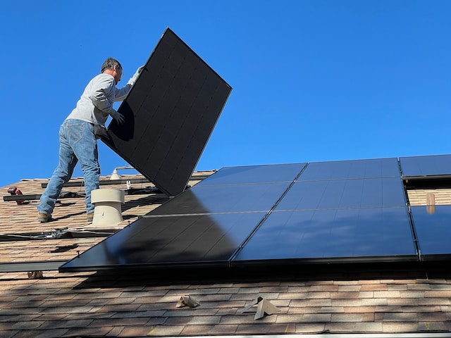 Mitigar los daños relacionados con el viento en las plantas de energía solar en todo el mundo